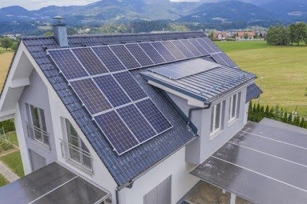 Vivienda con placas solares