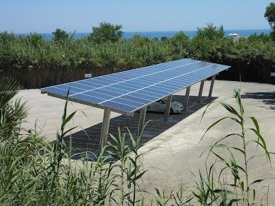 Chalet con placas solares y baterías en Níjar, Almería